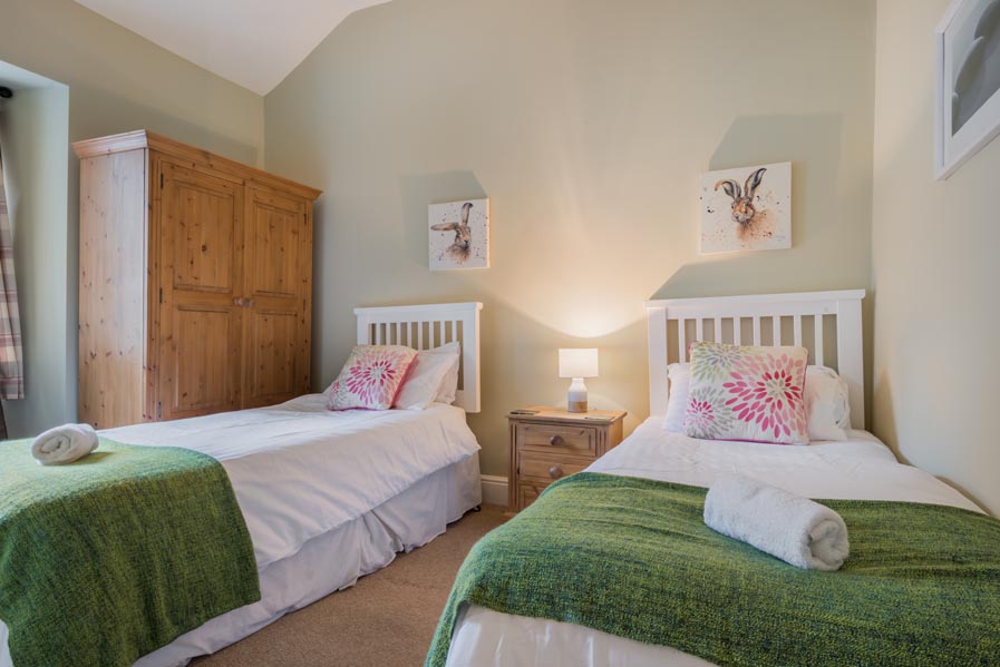 Twin bedroom at Rowan Cottage